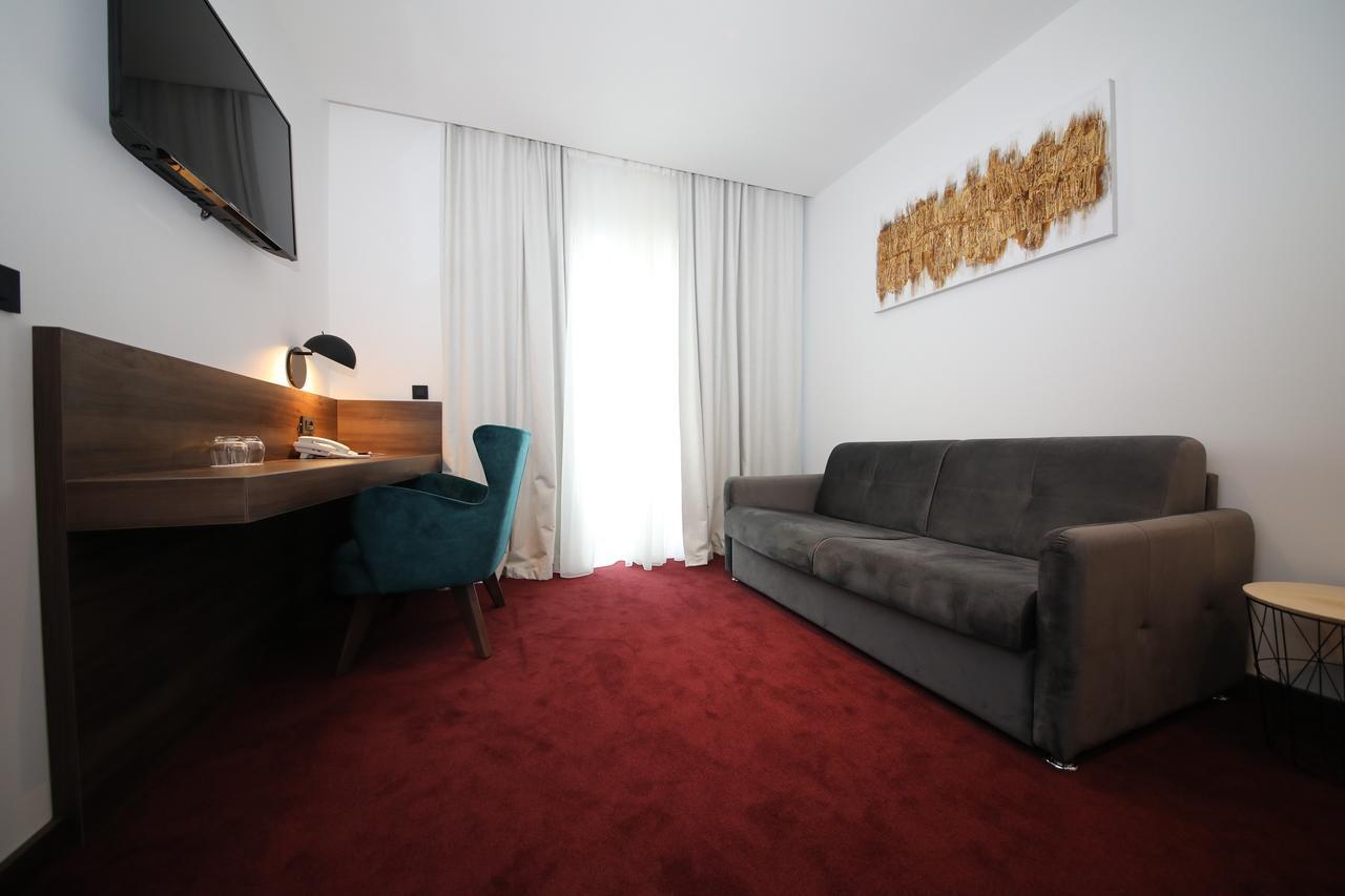 Hotel Scala D'Oro Vodice Kültér fotó