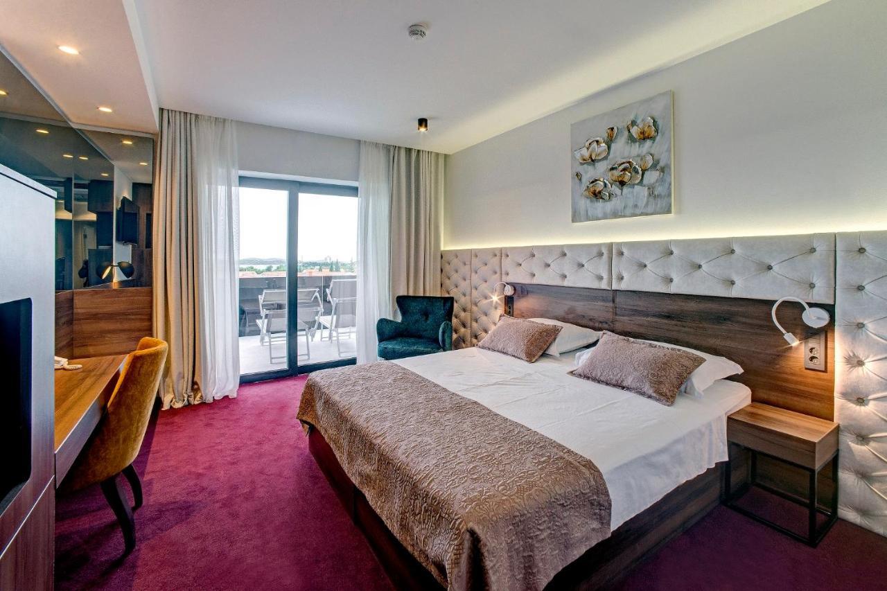 Hotel Scala D'Oro Vodice Kültér fotó