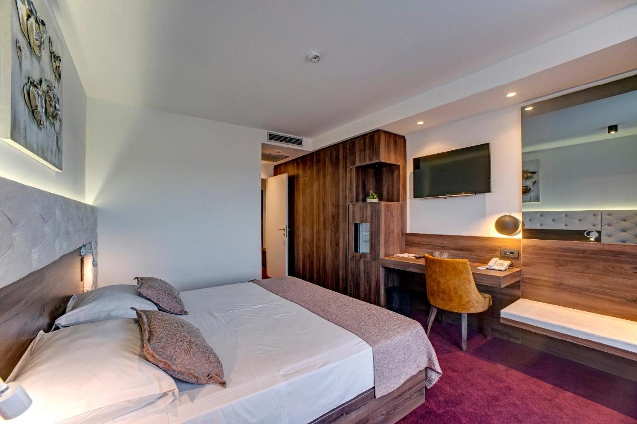 Hotel Scala D'Oro Vodice Kültér fotó